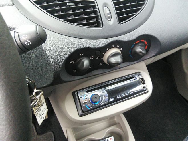 Renault Twingo 1.2 75 CV Authentique - GARANTIE - VIDAN Gris de 2009