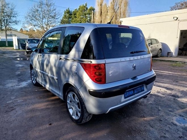 Peugeot 1007 1.6i 110ch Sporty Pack Tronic Gris de 2008