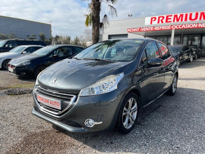 Peugeot 208 1.6 VTi 120ch - Finition Allure - 5 port Gris Fonc� de 2015