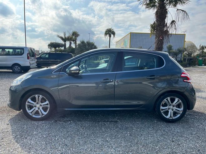Peugeot 208 1.6 VTi 120ch - Finition Allure - 5 port Gris Fonc� de 2015