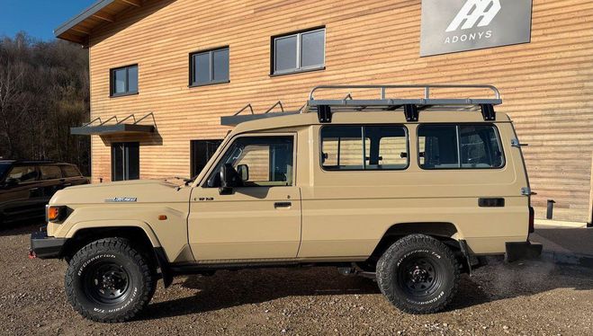 Toyota Land Cruiser GRJ78 Beige de 2024