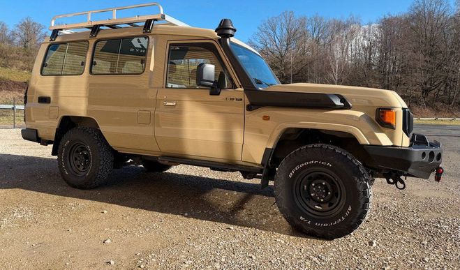 Toyota Land Cruiser GRJ78 Beige de 2024