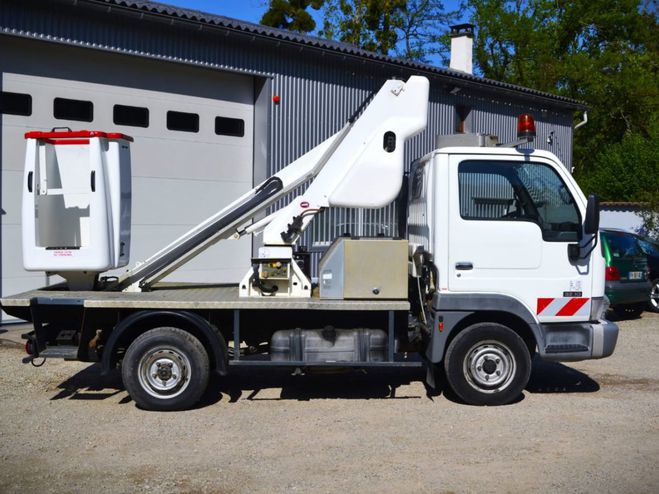 Nissan Cabstar NACELLE 3.0 L TD 105 cv BLANC PURE WHITE de 2005