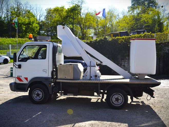 Nissan Cabstar NACELLE 3.0 L TD 105 cv BLANC PURE WHITE de 2005