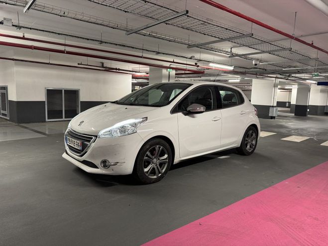 Peugeot 208 - 1 1.2 VTI 82 ACTIVE Blanc M�tallis� de 2015