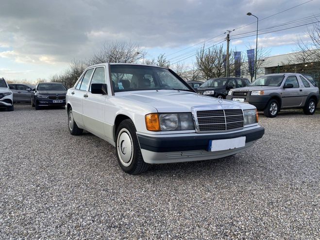 Mercedes Classe E 190 2.3 I 8 V BLANC de 1990