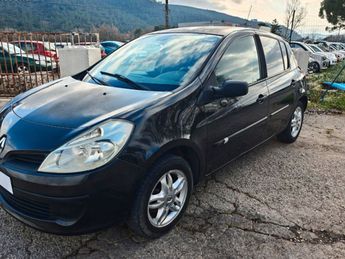  Voir d&eacute;tails -Renault Clio 3 dci &agrave; Brignoles (83)