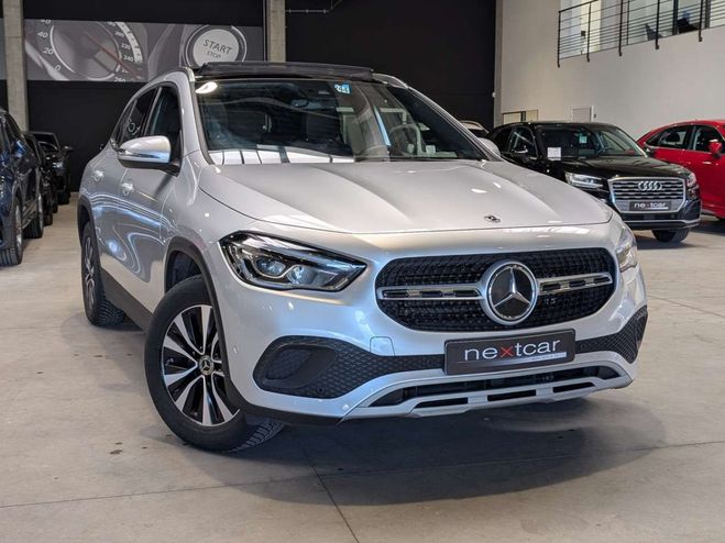 Mercedes Classe GLA 180 d 8GTRONIC TISSU CUIR-LED-NAVI-CAMER Argent M�tallis� de 