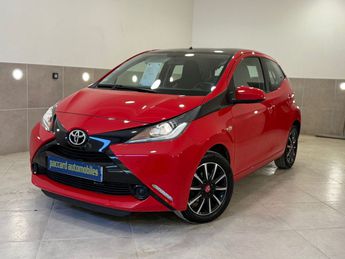  Voir d&eacute;tails -Toyota Aygo 1.0 vvt-i 69cv X-Play 5 portes &agrave;  La Buisse (38)