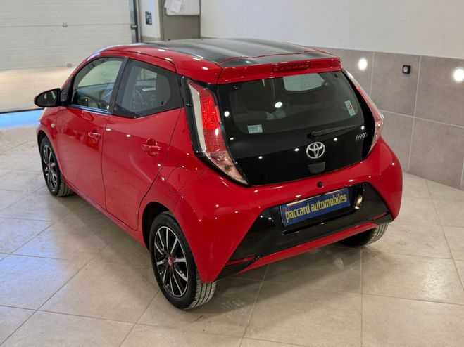 Toyota Aygo 1.0 vvt-i 69cv X-Play 5 portes ROUGE de 2016
