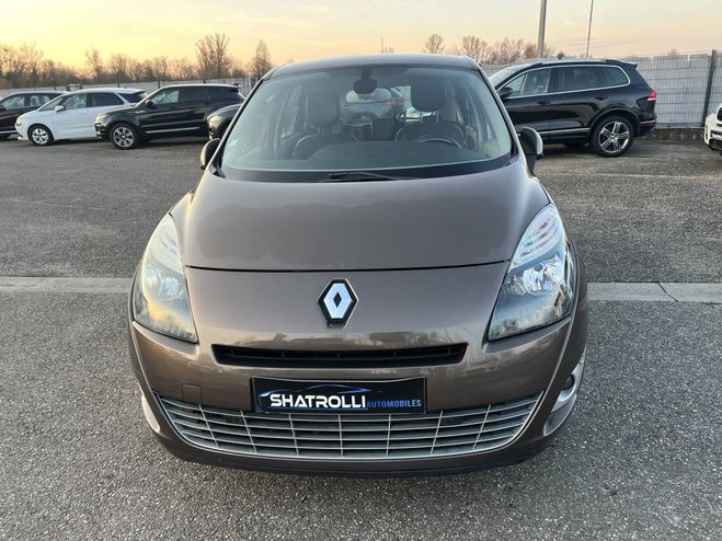 Renault Grand Scenic III (R95) 1.5 dCi 110ch Carminat TomTom  MARRON de 2010