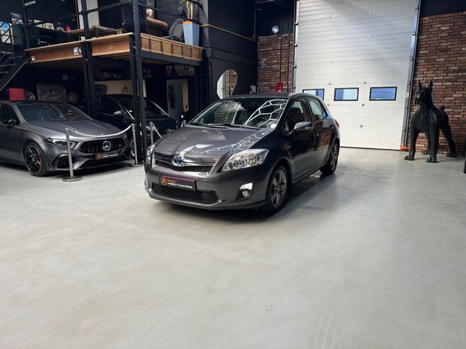 Toyota Auris Hybride 136h Millenium 17 ENTRETIEN COMP Gris de 2012