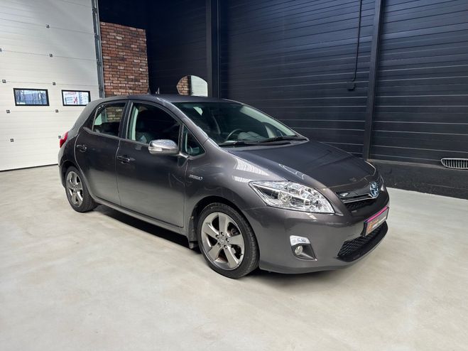 Toyota Auris Hybride 136h Millenium 17 ENTRETIEN COMP Gris de 2012
