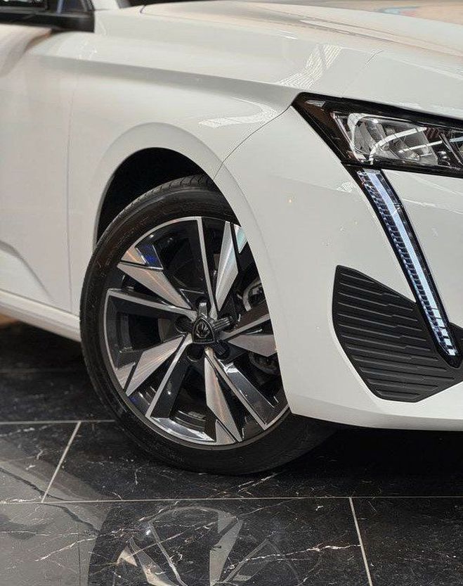 Peugeot 308 1.5 bluehdi 130 allure Blanc de 2023