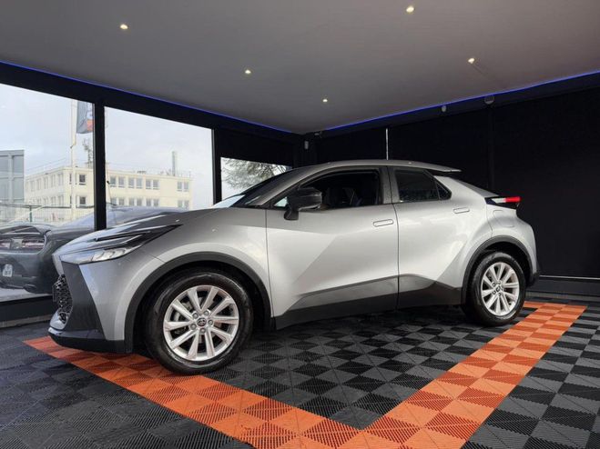 Toyota C HR 1.8 Hybrid 140 - BV CVT II Dynamic GRIS CLAIR de 2024