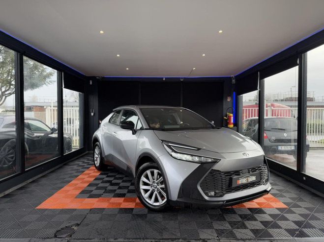 Toyota C HR 1.8 Hybrid 140 - BV CVT II Dynamic GRIS CLAIR de 2024
