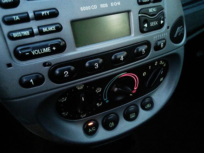 Ford KA 1.3 70 Basis - MOTEUR A chaine de distri Violet de 2005