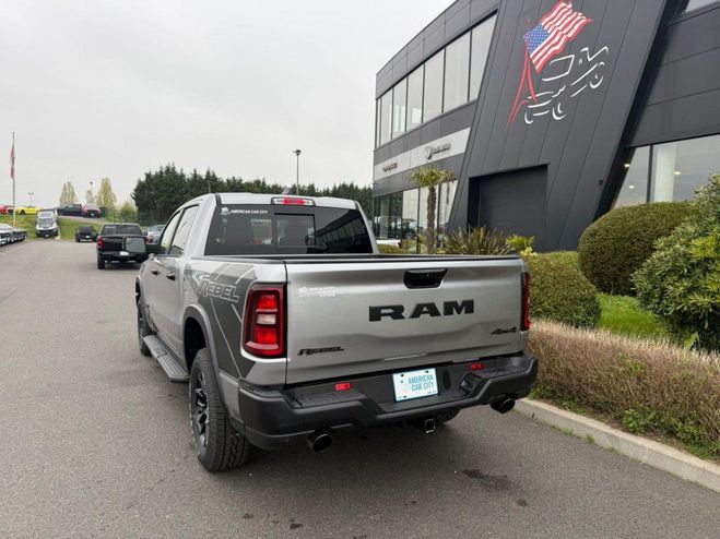 Dodge Ram 1500 CREW CAB REBEL Gris de 2025