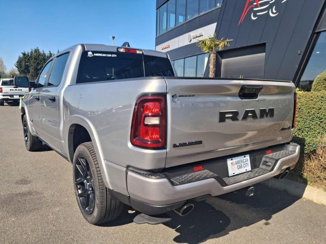 Dodge Ram 1500 CREW LARAMIE SPORT NIGHT EDITION AI GRIS de 2025