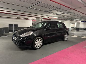  Voir d&eacute;tails -Renault Clio III AUTHENTIQUE 1.5DCI 70 &agrave; Asni�res-sur-Seine (92)