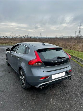  Voir d&eacute;tails -Volvo V40 t3 1.5 L 152cv R-Design Geartronic &agrave; Bourg-en-Bresse (01)
