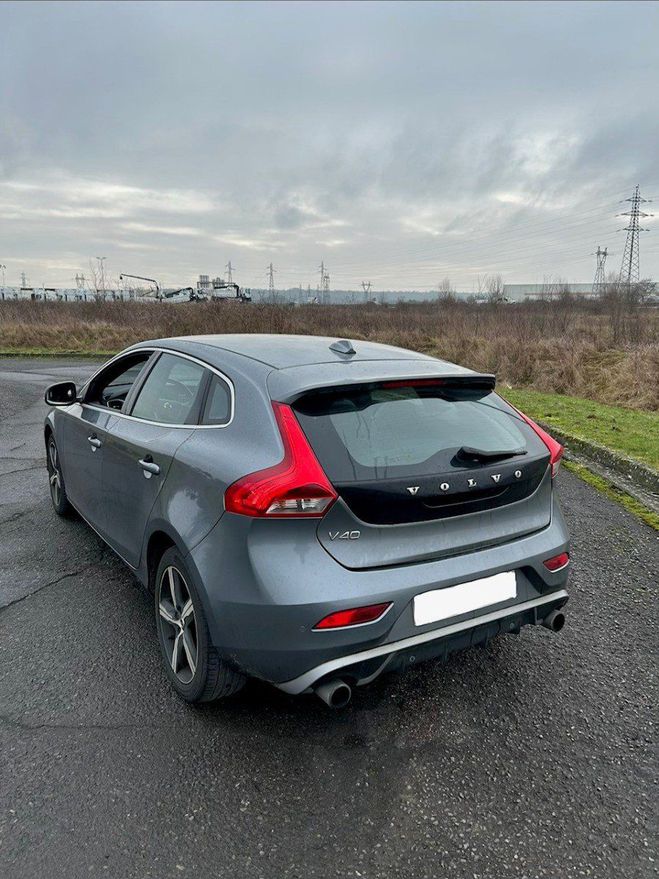 Volvo V40 t3 1.5 L 152cv R-Design Geartronic Gris de 2017