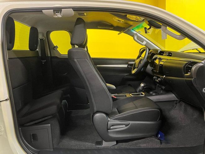 Toyota HI LUX 2.8L D-4D 4x4 204cv - X-TRA CABINE L�gen BLANC PUR de 2026