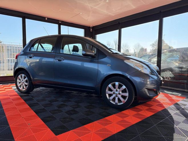 Toyota Yaris 1.3 - 100 VVT-i II Confort GRIS de 2009