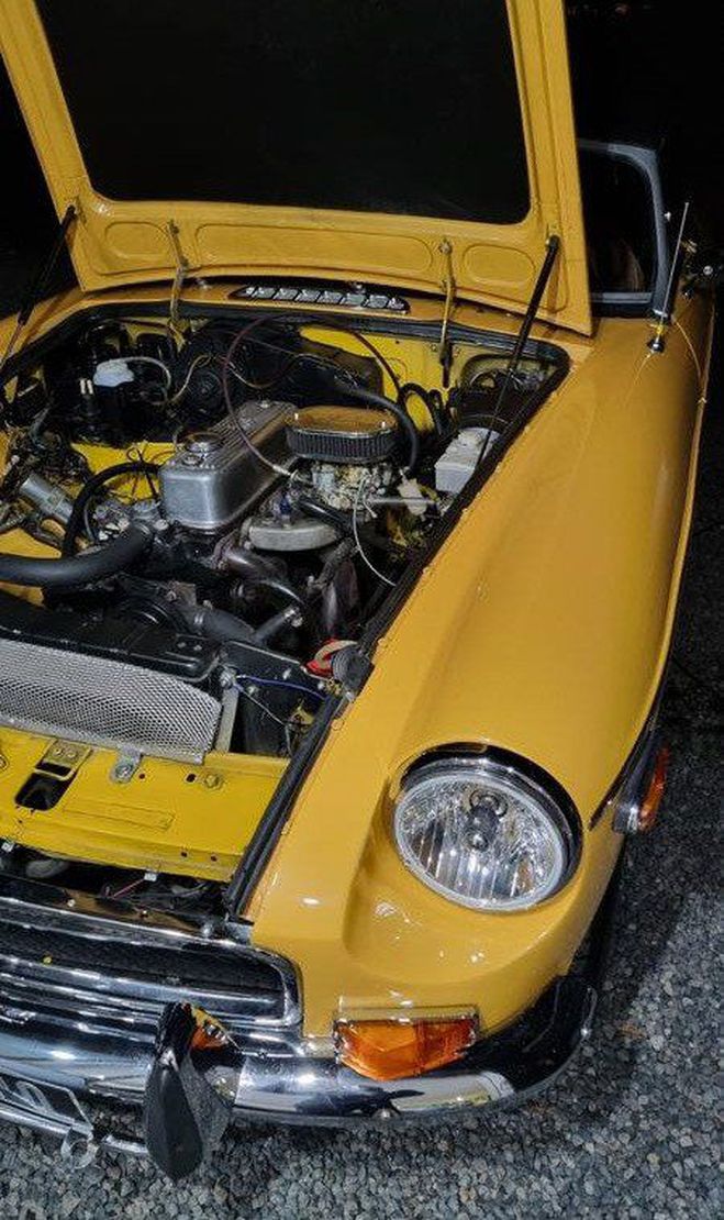 MG MGB B cabriolet 78 upgrad�e Jaune de 1978
