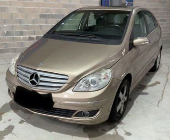  Voir d&eacute;tails -Mercedes Classe B 180 CDI DESIGN CVT &agrave; Cannes (06)