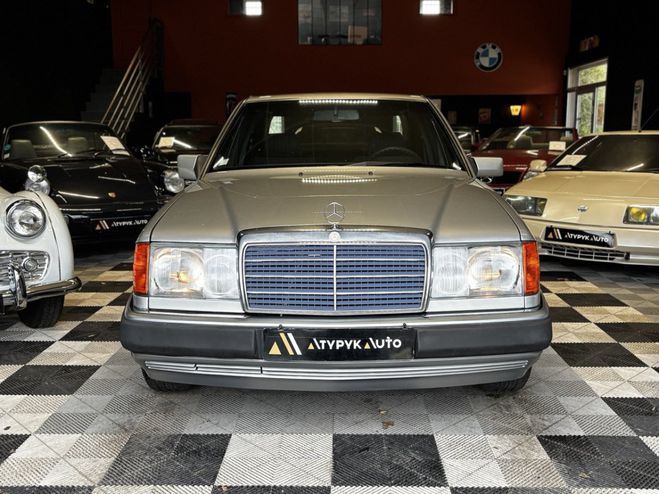 Mercedes Classe E W124 E250d Turbo Gris clair m�tallis�e de 1992