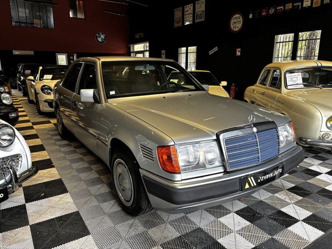 Mercedes Classe E W124 E250d Turbo Gris clair m�tallis�e de 1992