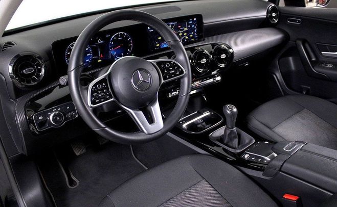 Mercedes Classe A IV 160 109CH BUSINESS LINE ESSENCE Noir de 2021