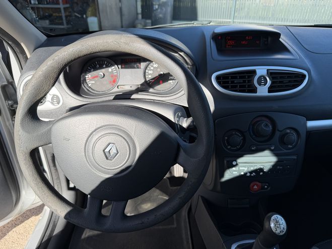 Renault Clio 1.2 16V 75CH EXPRESS CLIM 5P GRIS C de 2011