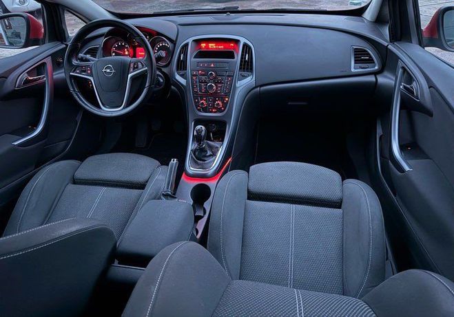 Opel Astra coup� gtc 1,4 essence 120 cv -  de 2012