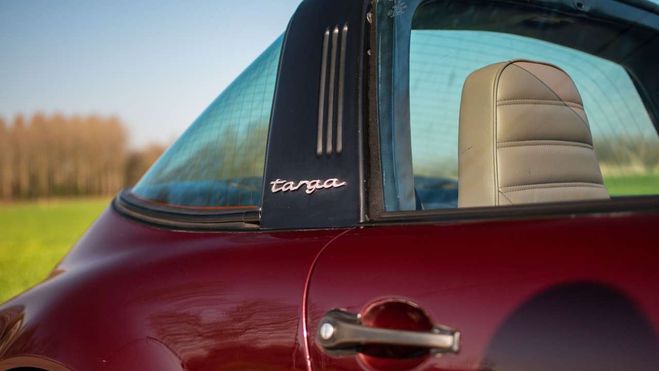 Porsche 911 Carrera 3.2 Targa Rouge de 1984