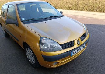  Voir d&eacute;tails -Renault Clio Belle 1.5 DCI pack clim 2002 tbe ct ok d &agrave; Marly (57)