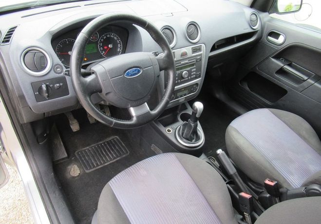 Ford Fusion 1.4 TDCI 68CH TREND Gris de 2008