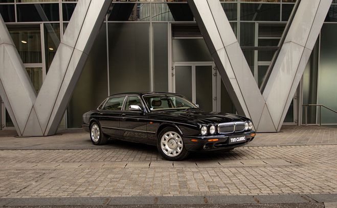 Jaguar Daimler Super V8 supercharged LWB X308 92 990 km Noir de 2002