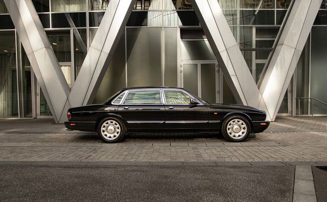 Jaguar Daimler Super V8 supercharged LWB X308 92 990 km Noir de 2002