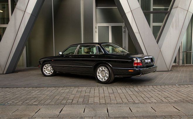 Jaguar Daimler Super V8 supercharged LWB X308 92 990 km Noir de 2002