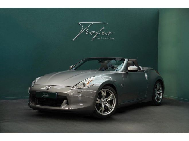 Cliquer pour voir la photo suivante Nissan 370Z Roadster 3.7 V6 328cv - Jantes 19 GRIS FONCE de 2010