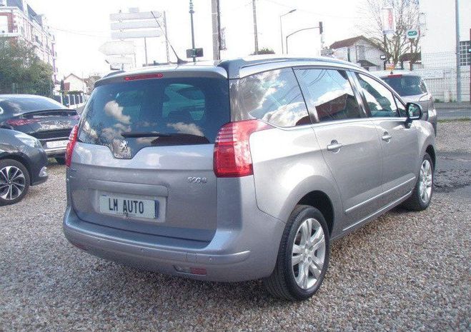 Peugeot 5008 (2) 1.6 BLUEHDI 120 S&S ALLURE 7PL Gris de 2016