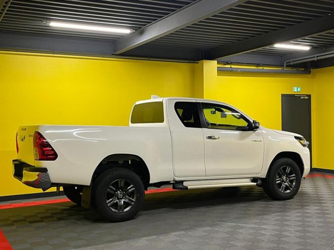 Toyota HI LUX 2.8L D-4D 4x4 204cv - X-TRA CABINE L�gen BLANC PUR de 2026