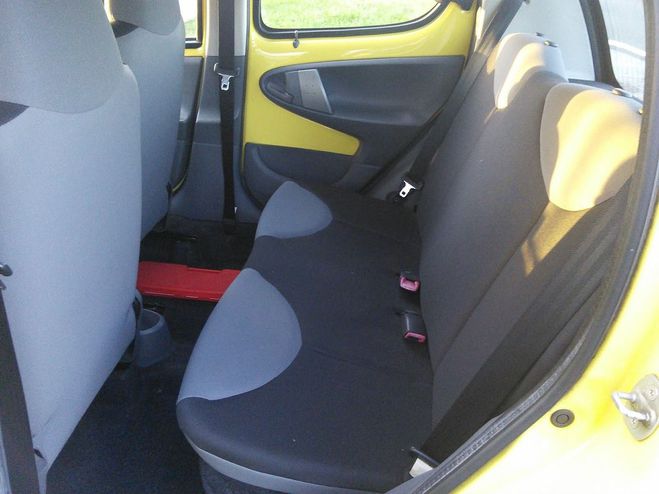 Peugeot 107 1.0 68 Urban 5portes Embrayage fait Jaune de 2007
