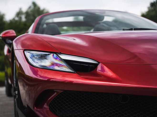 Ferrari 296 GTS Rosso Fiorano Assetto Carbon Rouge de 