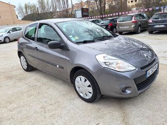  Voir d&eacute;tails -Renault Clio III Authentique 1.5 DCi &agrave;  Les Pennes-Mirabeau (13)