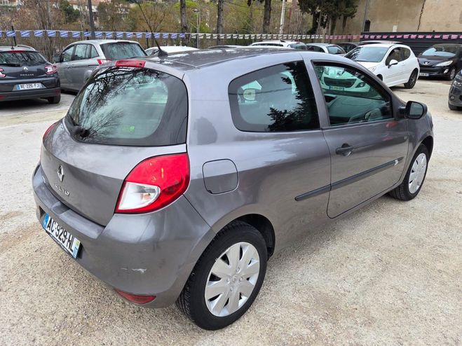Renault Clio III Authentique 1.5 DCi Gris de 2009