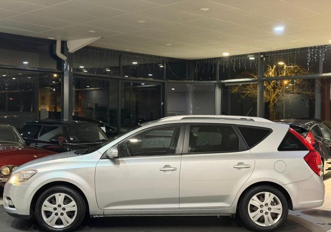 Kia Ceed d SW Ceed 1.6 CRDi 90 Active Gris de 2011