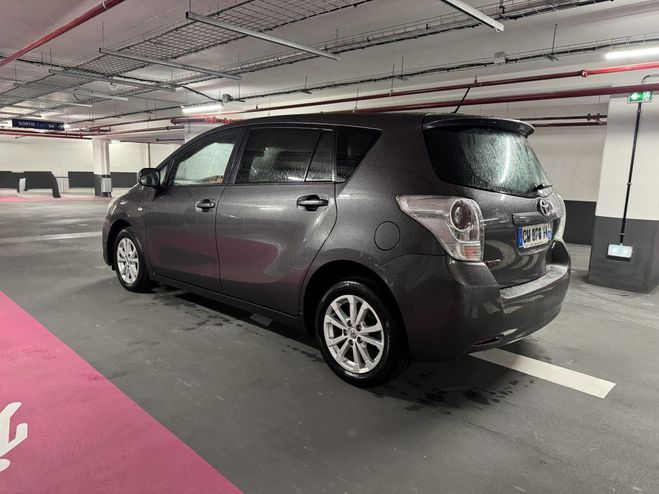 Toyota Verso 126 D-4D ACTIVE Gris Fonc� M�tallis� de 2012